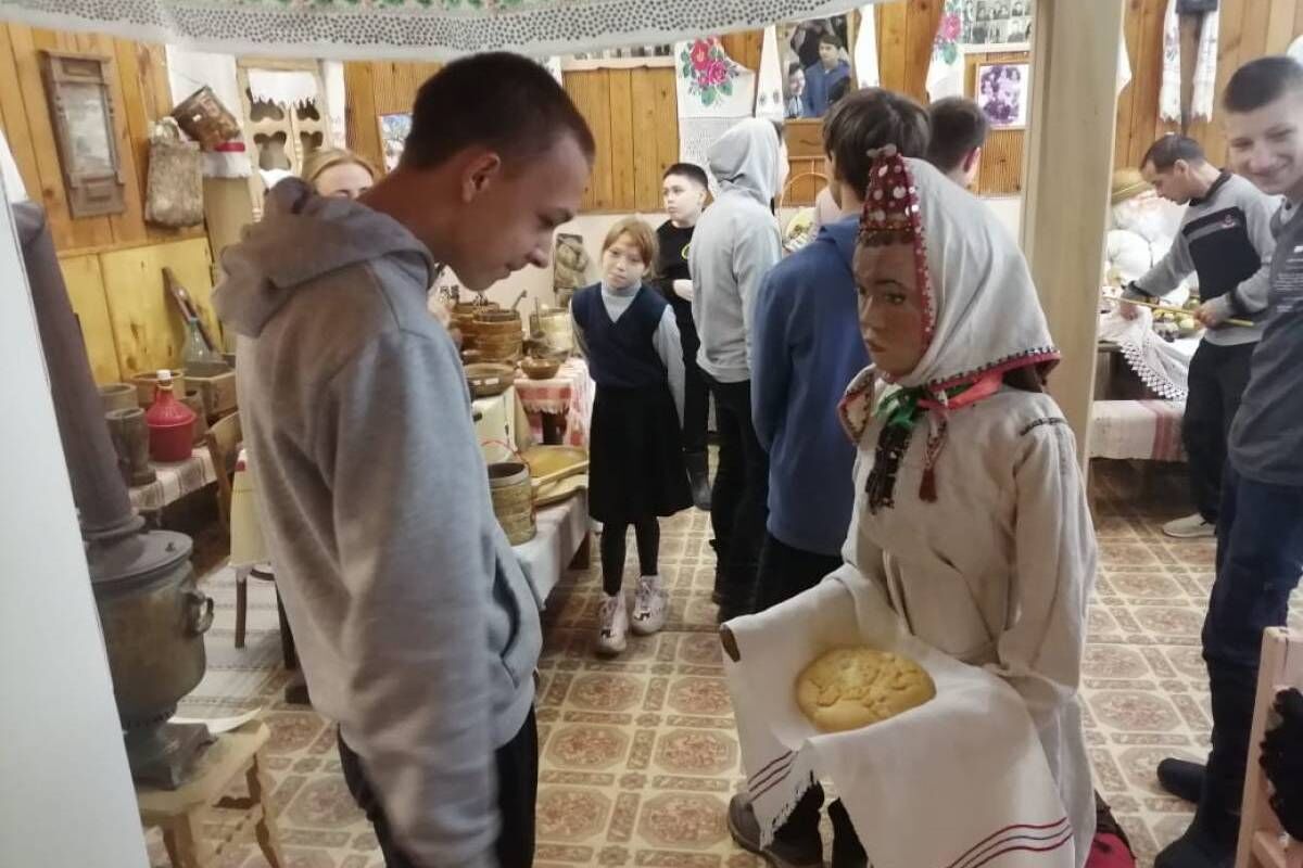 В Марий Эл «Единая Россия» устроила экскурсию для школьников в краеведческий музей