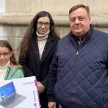 Депутат Максим Колесников доставил адресную помощь семье мобилизованного ростовчанина
