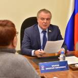 Николай Брыкин помог пенсионерке с переездом