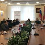На базе регионального исполнительного комитета «Единой России» прошло очередное заседание сторонников партии, посвященное проекту «Дискуссионный клуб»