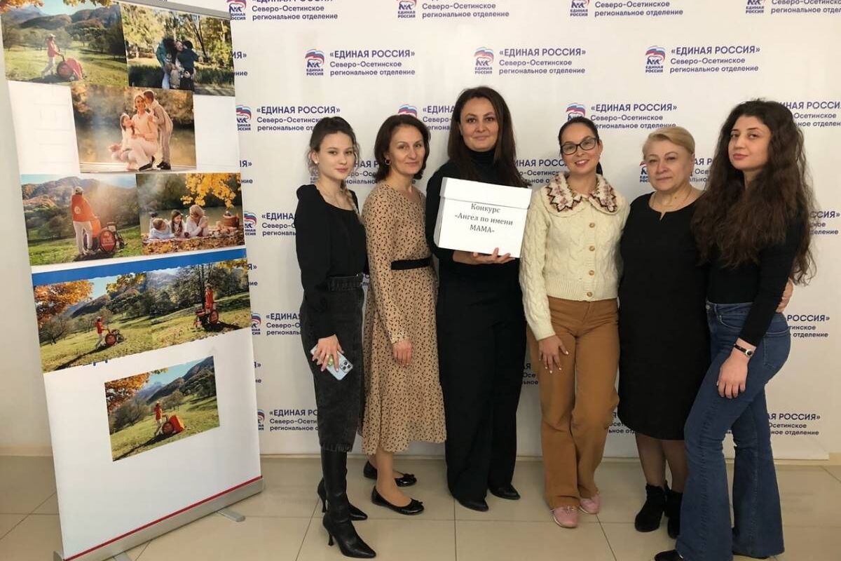 Выставка работ фотоконкурса «Ангел по имени мама» открылась в партийной приемной