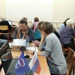 В Мурманске при поддержке «Единой России» организовали курсы компьютерной грамотности для пенсионеров