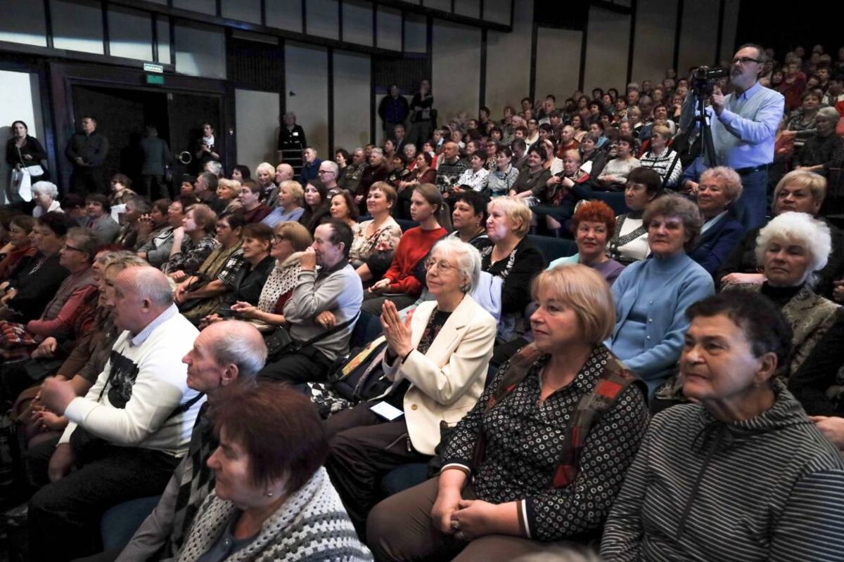 Более 800 нижегородских пенсионеров посетили спектакль в Театре юного  зрителя