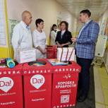 Сторонники «Единой России» передали игрушки Детской больнице №17 города Уфы, собранные в рамках акции «Коробка Храбрости»