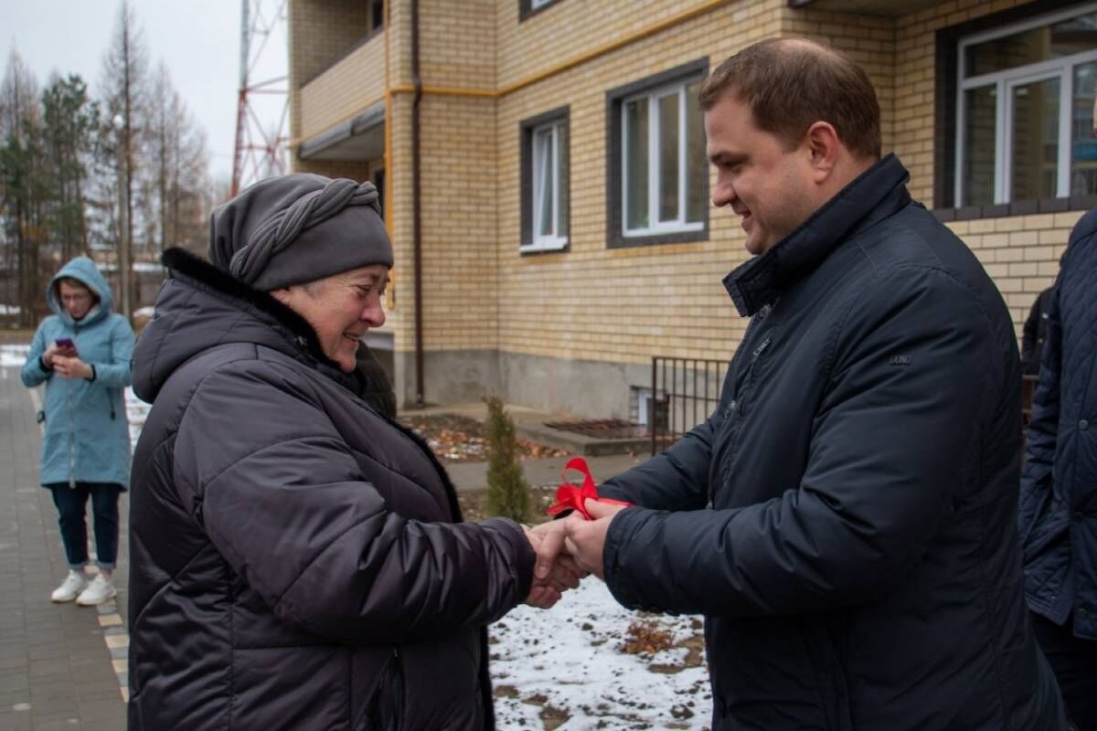 В Задонске вручили ключи от новых квартир переселенцам из аварийного жилья  | 17.11.2022 | Липецк - БезФормата