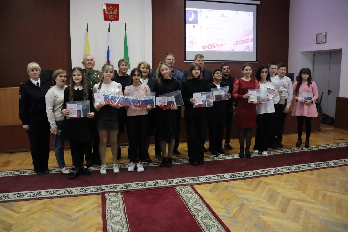 В преддверии празднования Дня народного единства в Кочубеевском округе  вручили паспорта | 03.11.2022 | Ставрополь - БезФормата