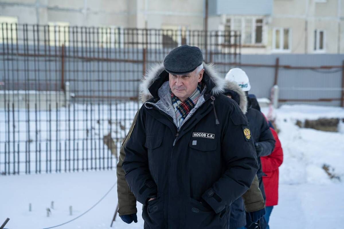 Сергей Носов проверил строительство общеобразовательной школы на 530 мест в Третьем микрорайоне Магадана