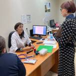 «Единая Россия» организовала выезд бригады врачей в поликлинику города Заполярного в Мурманской области