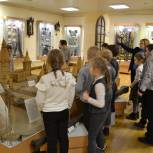 При поддержке «Единой России» для кировских школьников прошла экскурсия в музей