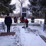 Волонтеры «Единой России» доставляют продукты и следят за состоянием мемориальных комплексов