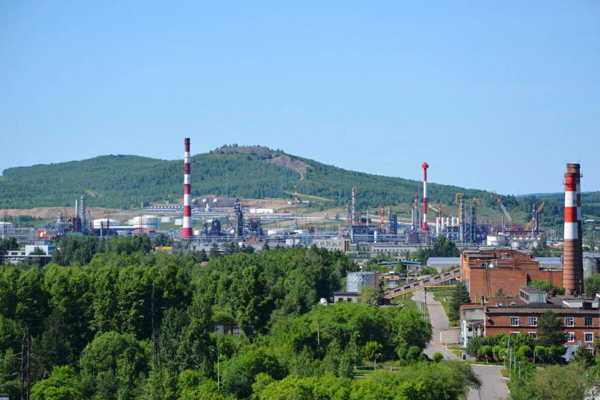 Организации комсомольска. Завод Амурсталь Комсомольск-на-Амуре. Заводы Комсомольска на Амуре. НПЗ Комсомольск на Амуре. Электрометаллургический завод «Амурсталь».