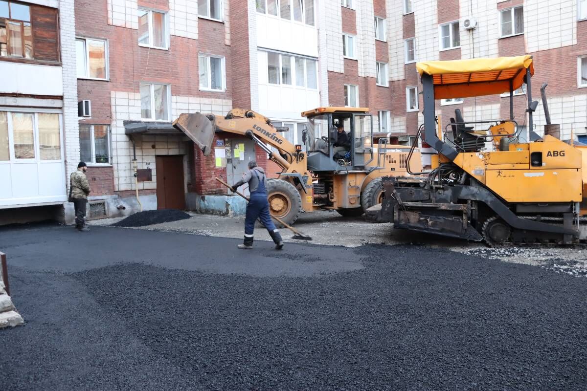 В Омске завершается дополнительное благоустройство дворов