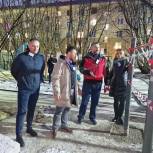 Участники партпроекта «Городская среда» провели проверку хода работ по благоустройству двора в Мурманске