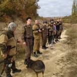 В Севастополе при участии сторонников «Единой России» проходят занятия по военно-тактической подготовке для казаков