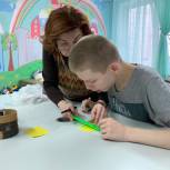 Единороссы района Можайский провели для детей с особенностями развития мастер-класс по рукоделию