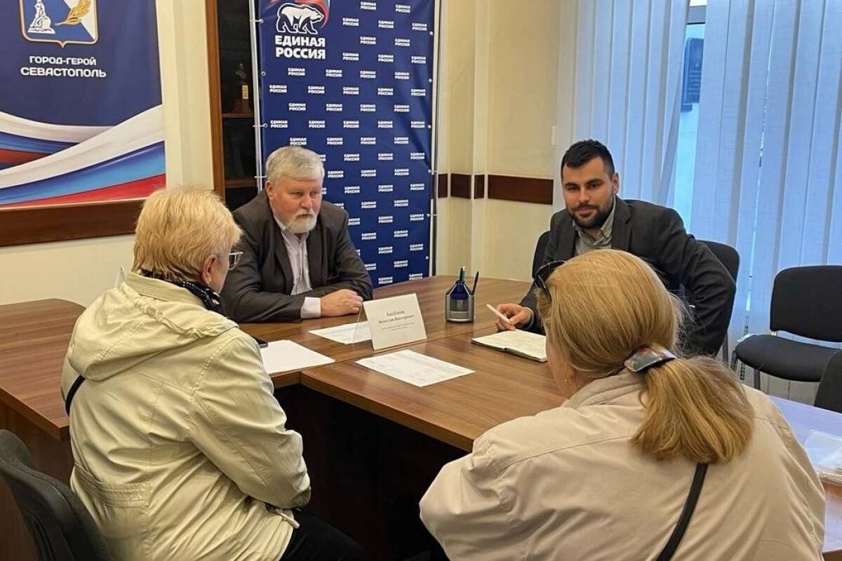 Вячеслав Аксенов взял на контроль вопросы оплаты услуг теплоснабжения и государственной поддержки микробизнеса