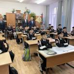 В школе Орджоникидзевского района Перми торжественно открыли «Парту Героя»