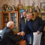 Единороссы Железногорского района поздравили с 96-летием участника Великой Отечественной войны