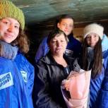 Молодогвардейцы провели праздничные акции в городах Иркутской области в честь Дня матери