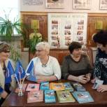 Кимовские единороссы поздравили участниц женского клуба