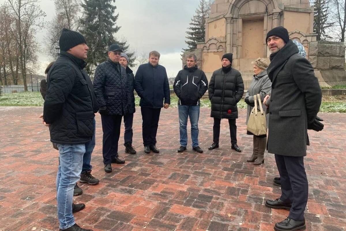 Кострома прием. Сквер в Костроме. Мерзоевский парк Кострома. Парк Центральный в Костроме 2022. Кострома в ноябре.