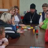 Депутат Лариса Тутова вручила книги и наборы для творчества воспитанникам детского епархиального приюта в Багаевском районе