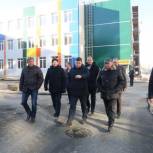 Партийный десант: депутаты проверили строительство школы-тысячника в Ворошиловском районе