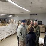 Дмитрий Саблин посетил гуманитарные центры в Мариуполе