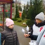 Активисты «Молодой Гвардии Единой России» Стерлитамака провели акцию по раздаче самодельных цветов