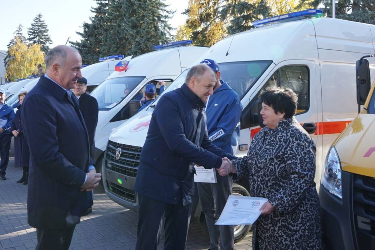 В Карачаево-Черкесии вручили ключи от нового автотранспорта социальным учреждениям региона