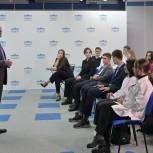 Тюменские сторонники провели парламентский урок для членов «Клуба юных дипломатов»