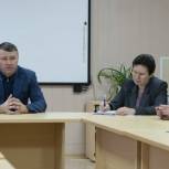 Роман Грибов отметил, что саратовские учителя высказываются за введение в школах курса начальной военной подготовки