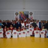 В Майме прошел турнир по самбо, посвященный Юрию Антарадонову