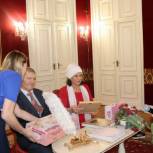 Чистопольские молодогвардейцы поздравили супружескую пару с 50-летним юбилеем