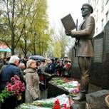 При поддержке единороссов Ворошиловского района в Ростове открыли памятник преподавателям и курсантам РАУ