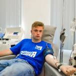 В день рождения «Молодой Гвардии Единой России» столичные активисты сдали более 8 литров крови