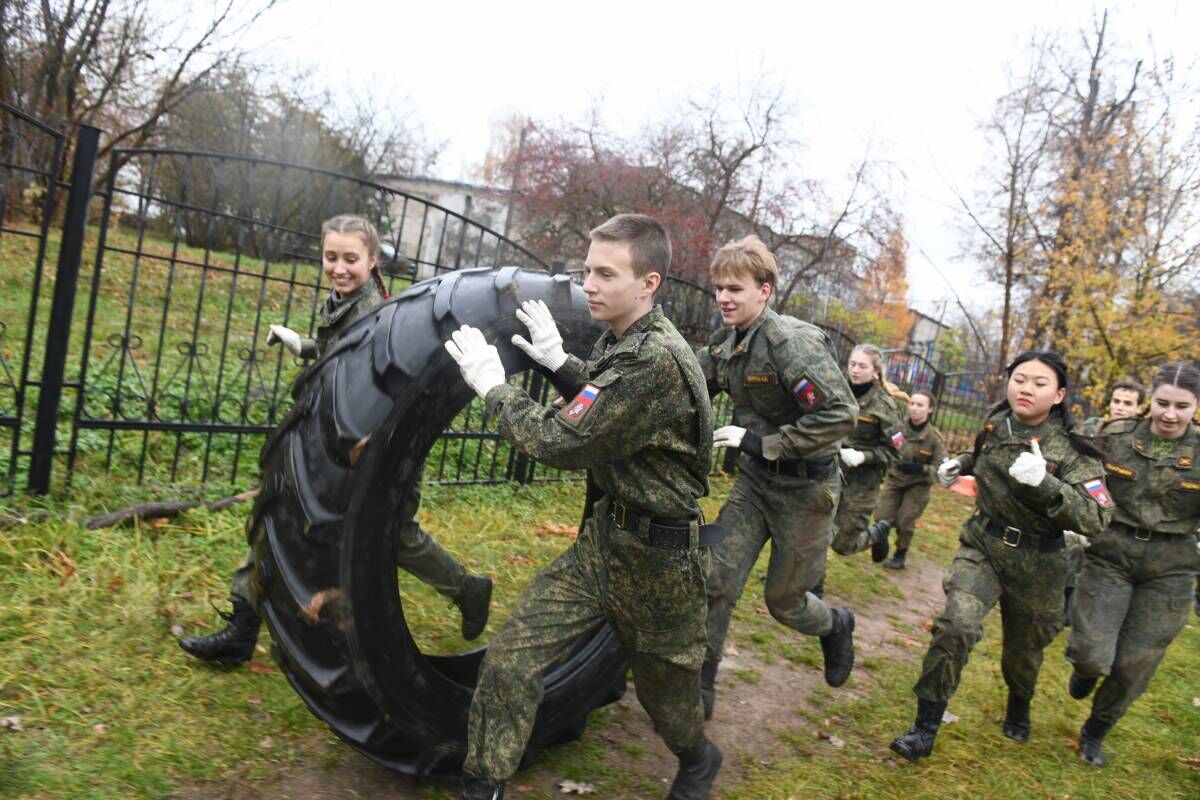 Лыткаринские волонтеры приняли участие в военно-спортивной игре «Zарница -  ЕР»