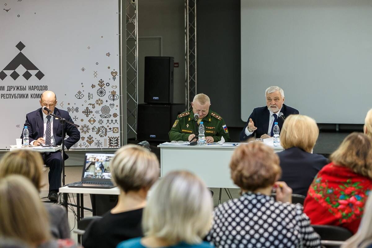 Владимир Уйба встретился с семьями участников специальной военной операции  | 22.11.2022 | Сыктывкар - БезФормата