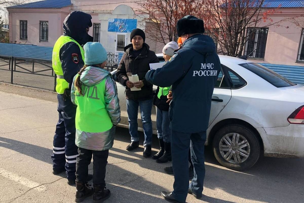 Партийцы Нагайбакского района напомнили правила поведения на дорогах детям  и взрослым