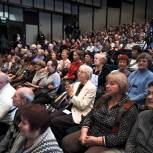 В Нижегородской области «Единая Россия» организовала поход в театр для пенсионеров