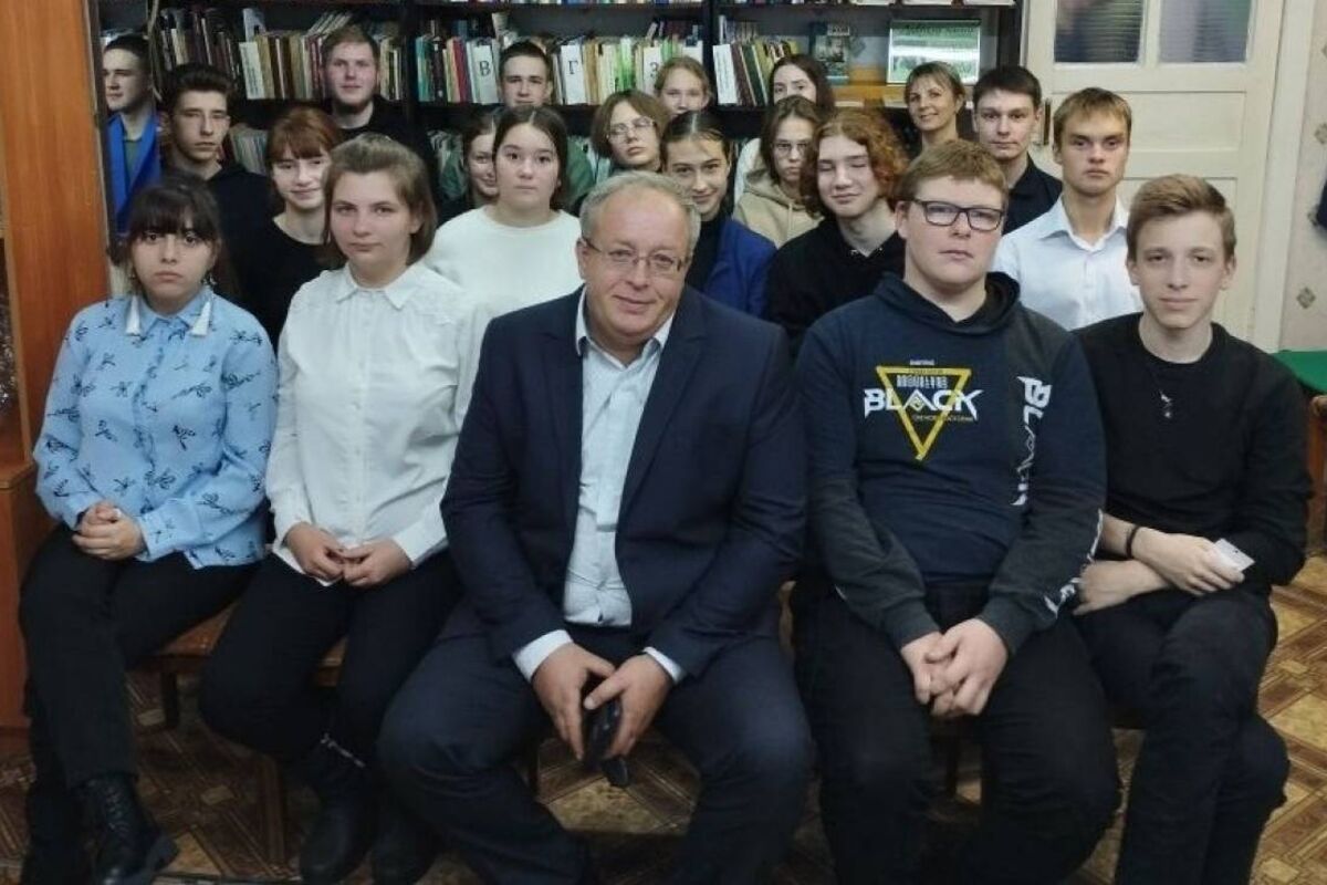 По инициативе «Единой России» к Международному дню толерантности для старшеклассников из Островского организовали программу «Вопросы взрослому»