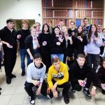 Саткинские студенты изготовили броши в честь Дня народного единства