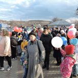 При содействии «Единой России» в Кантемировском районе завершили обустройство городского сквера