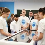 В Мурманской области «Единая Россия» организовала выездной День юного специалиста для учеников медицинского класса