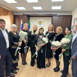 Депутаты-единороссы поздравили матерей участников СВО