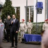 В рамках партпроекта «Своих не бросаем» в Чехове открыли Мемориальную доску и Парту Героя участнику СВО Владиславу Овсянникову