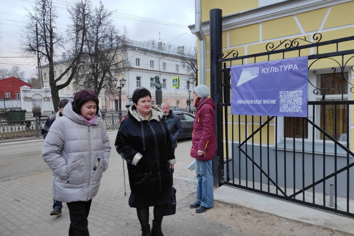 Проекты партии - Надежда Щербакова вместе с директором департамента  культуры Костромской области Мариной Назиной оценили ход выполнения работ  по ремонту театра