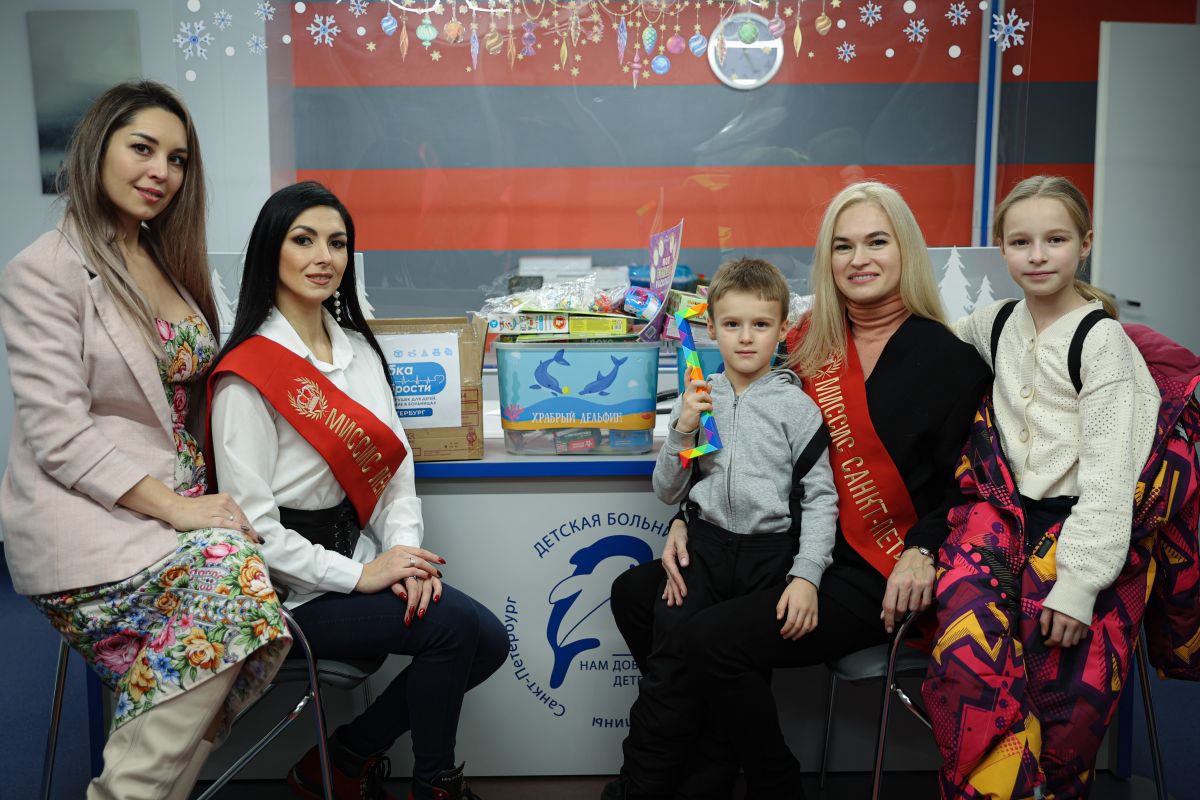 «Чтобы в мире было больше добра и света»: петербургские общественники присоединились к благотворительной акции «Единой России» «Коробка Храбрости»