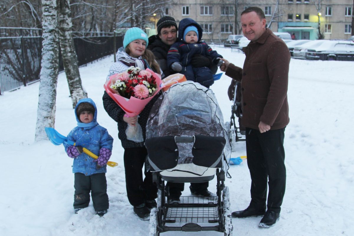 «Желаем всем мамам, чтобы их материнские сердца никогда не знали печали!»: петербургские единороссы организовали сотни мероприятий ко Дню матери