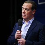Дмитрий Медведев поддержал предложение активистов МГЕР создать в Донецке мемориал и аллею погибших волонтёров